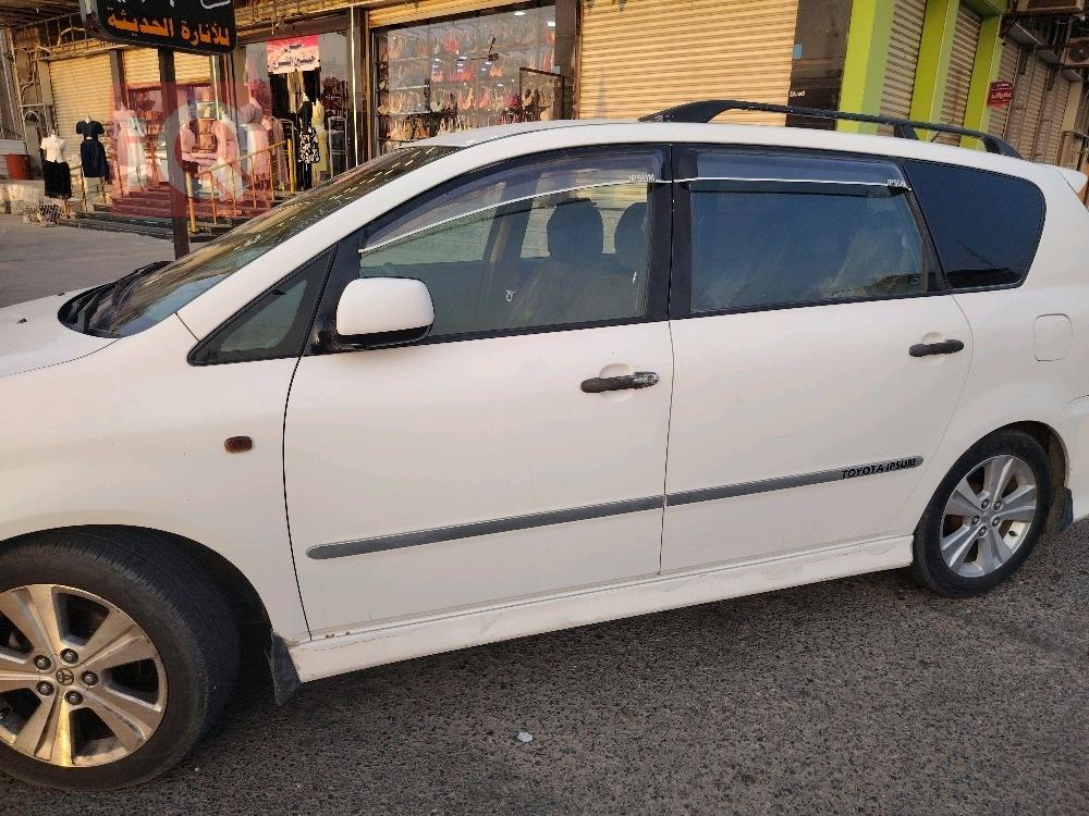 Toyota Ipsum